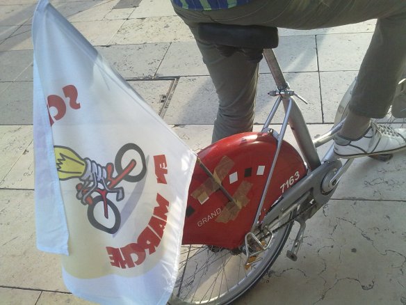 SciencesEnMarche in Lyon. The flag of the movement is attached to a Velov bike, an iconic symbol of the city, as Lyon was one of the first towns to adopt a bikesharing system.